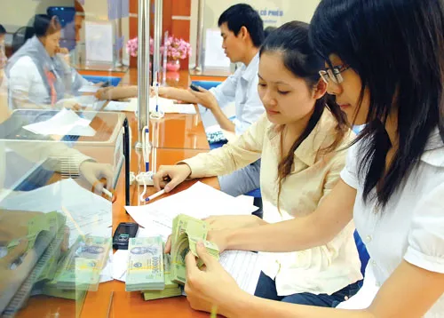 Nhiều NHTM đang khó tiếp cận khách hàng vay mới, dù lãi suất vay đã giảm. Ảnh: LÃ ANH Nhiều NHTM đang khó tiếp cận khách hàng vay mới, dù lãi suất vay đã giảm. Ảnh: LÃ ANH